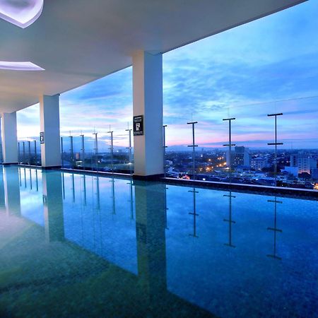 Aston Makassar Hotel & Convention Center Exterior photo