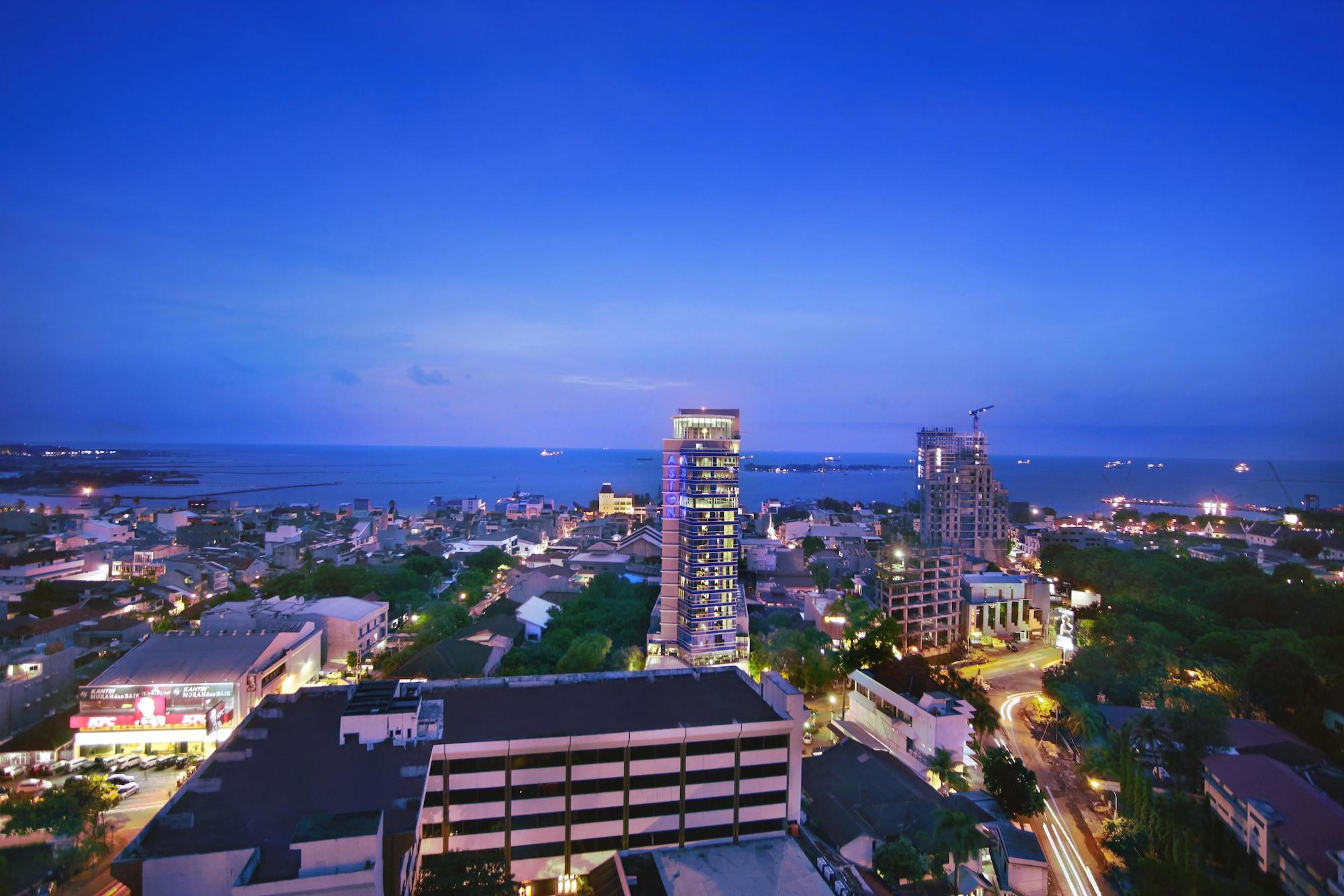Aston Makassar Hotel & Convention Center Exterior photo
