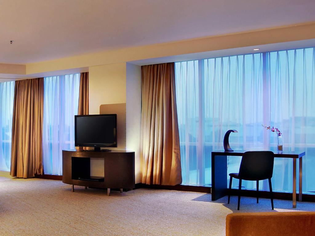 Aston Makassar Hotel & Convention Center Exterior photo