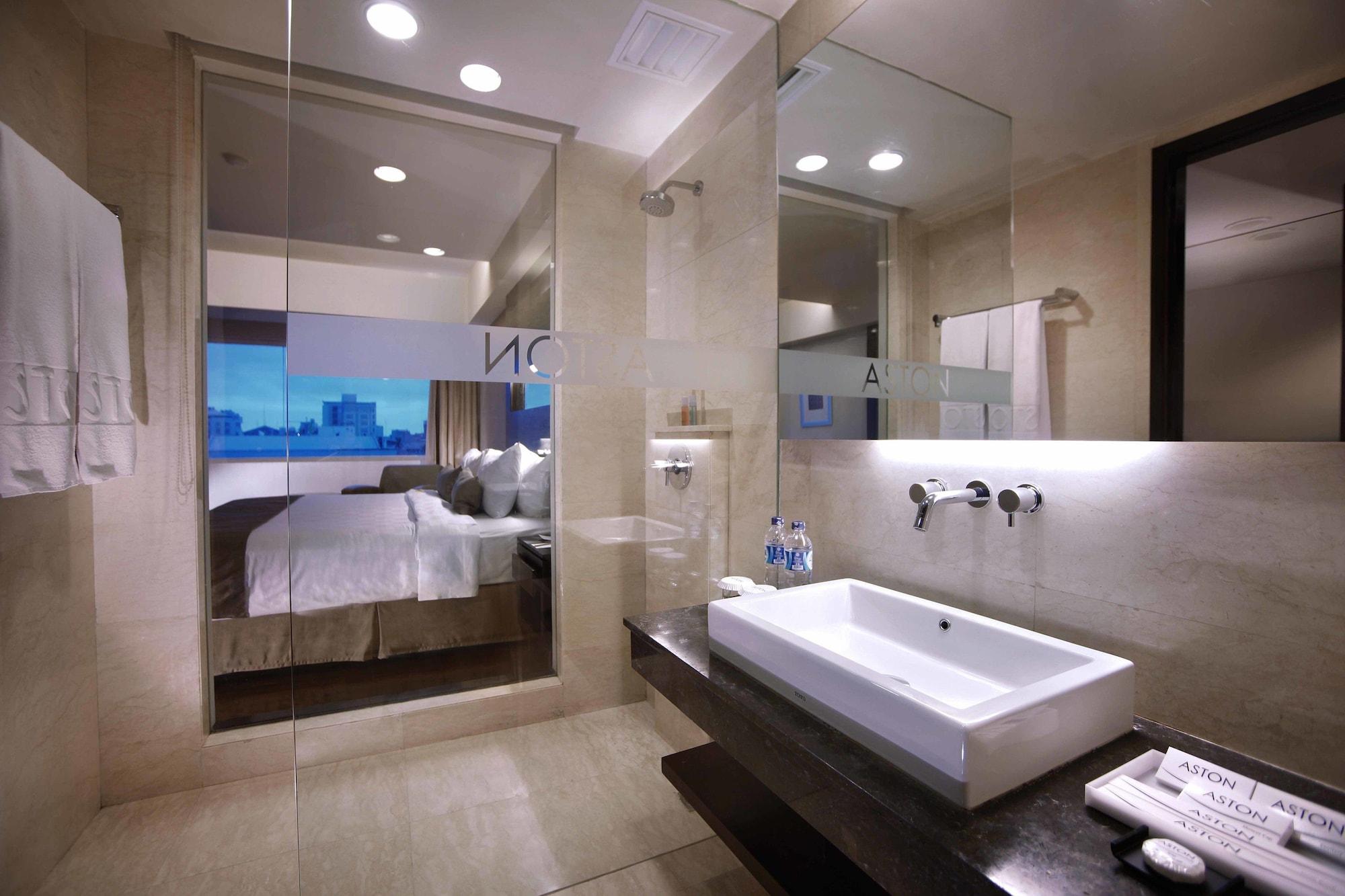 Aston Makassar Hotel & Convention Center Exterior photo