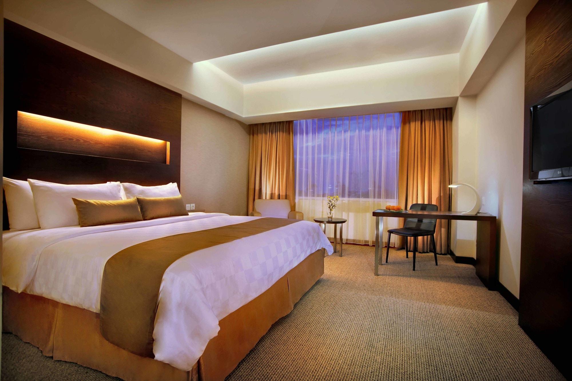 Aston Makassar Hotel & Convention Center Exterior photo