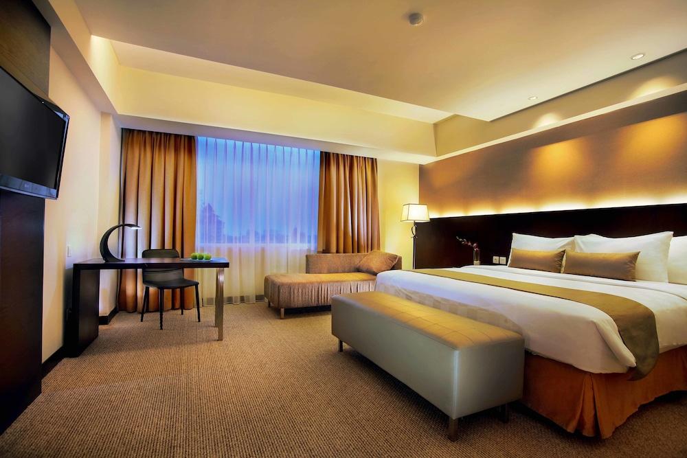 Aston Makassar Hotel & Convention Center Exterior photo