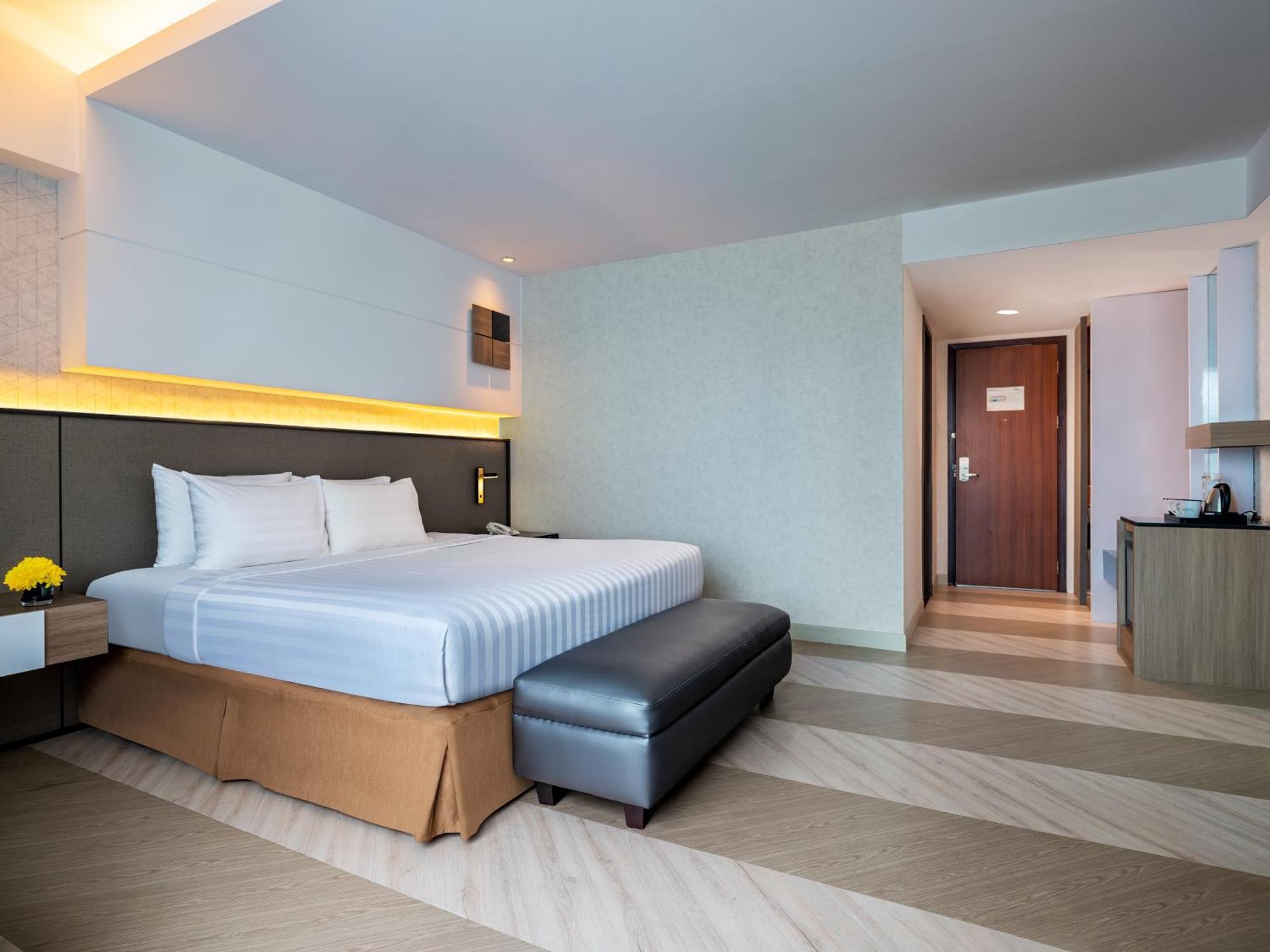 Aston Makassar Hotel & Convention Center Exterior photo