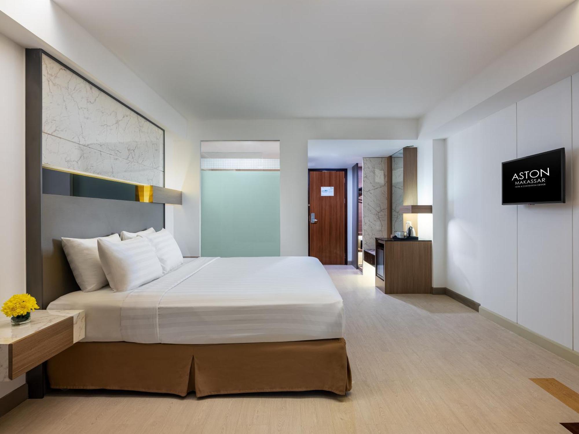 Aston Makassar Hotel & Convention Center Exterior photo