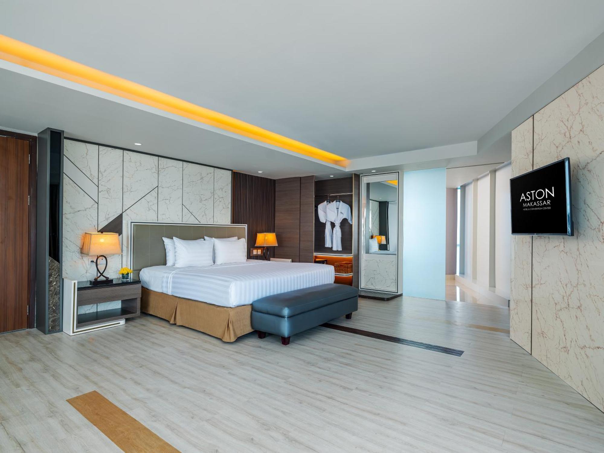 Aston Makassar Hotel & Convention Center Exterior photo