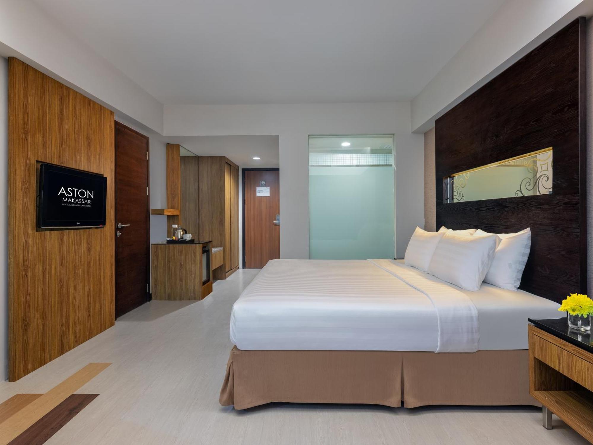 Aston Makassar Hotel & Convention Center Exterior photo