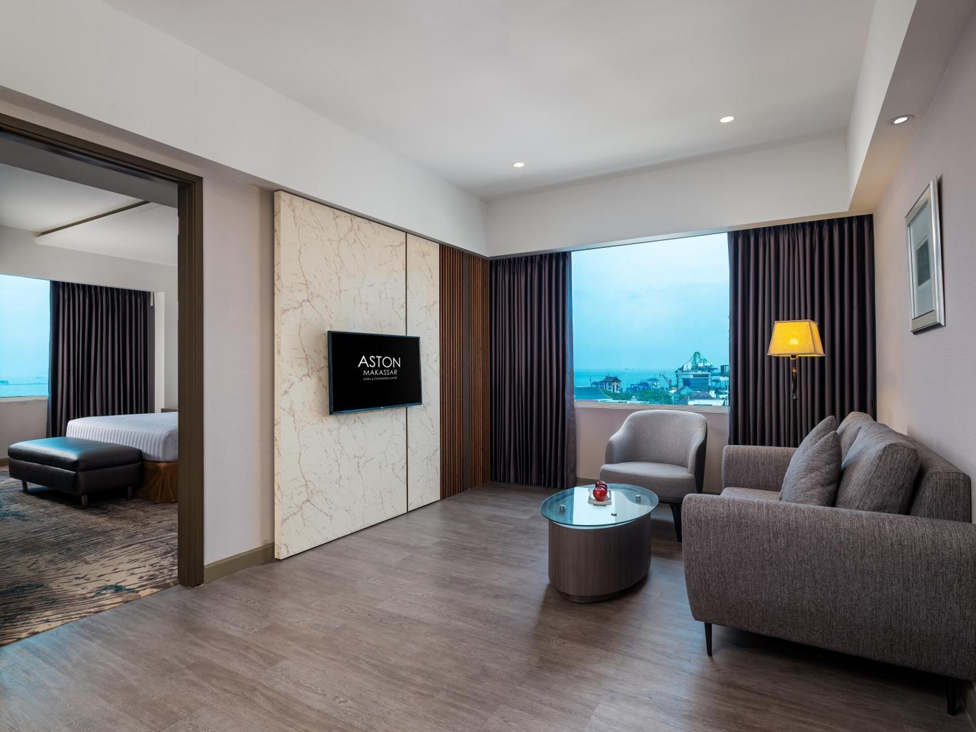Aston Makassar Hotel & Convention Center Exterior photo