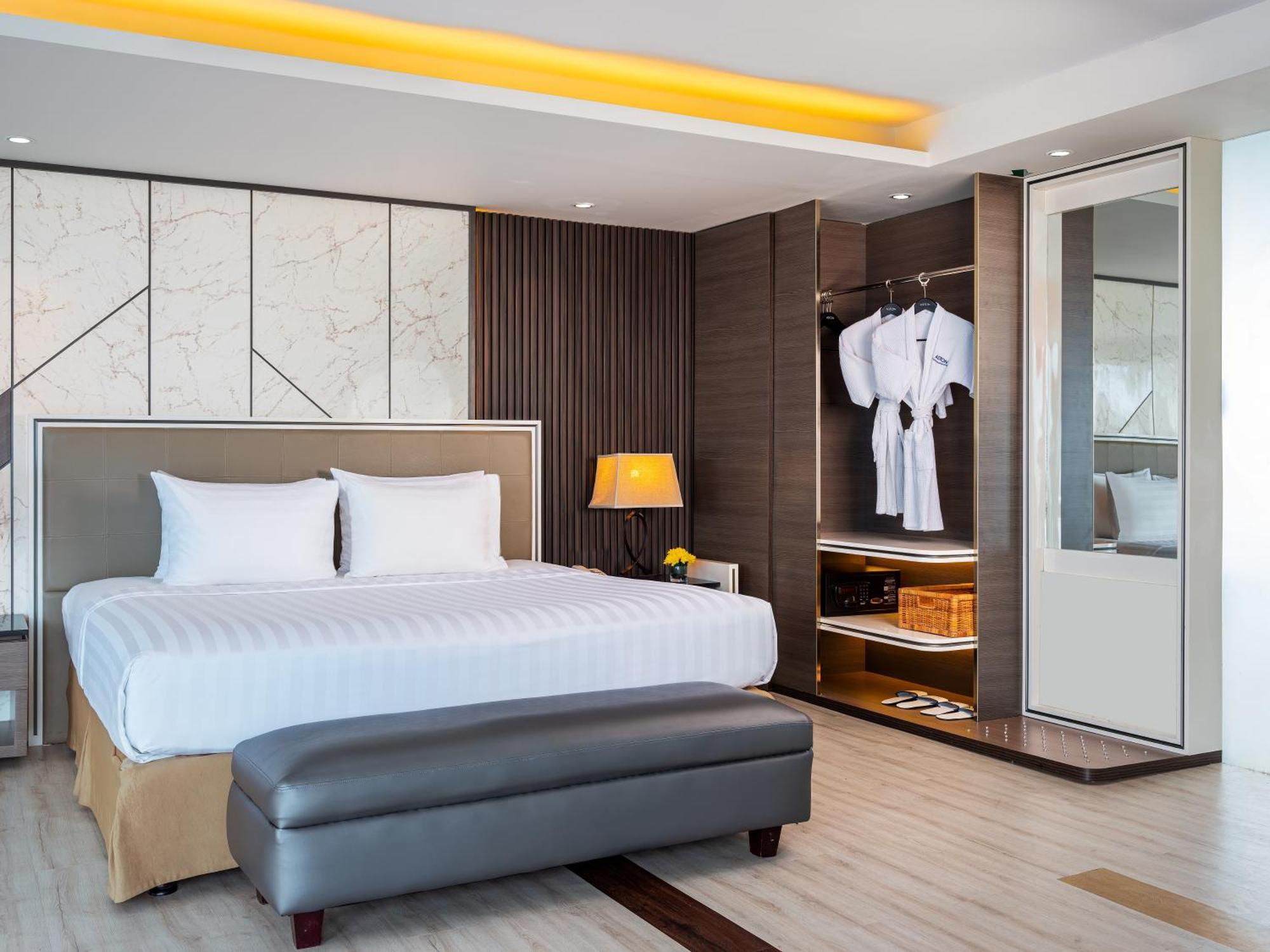 Aston Makassar Hotel & Convention Center Exterior photo