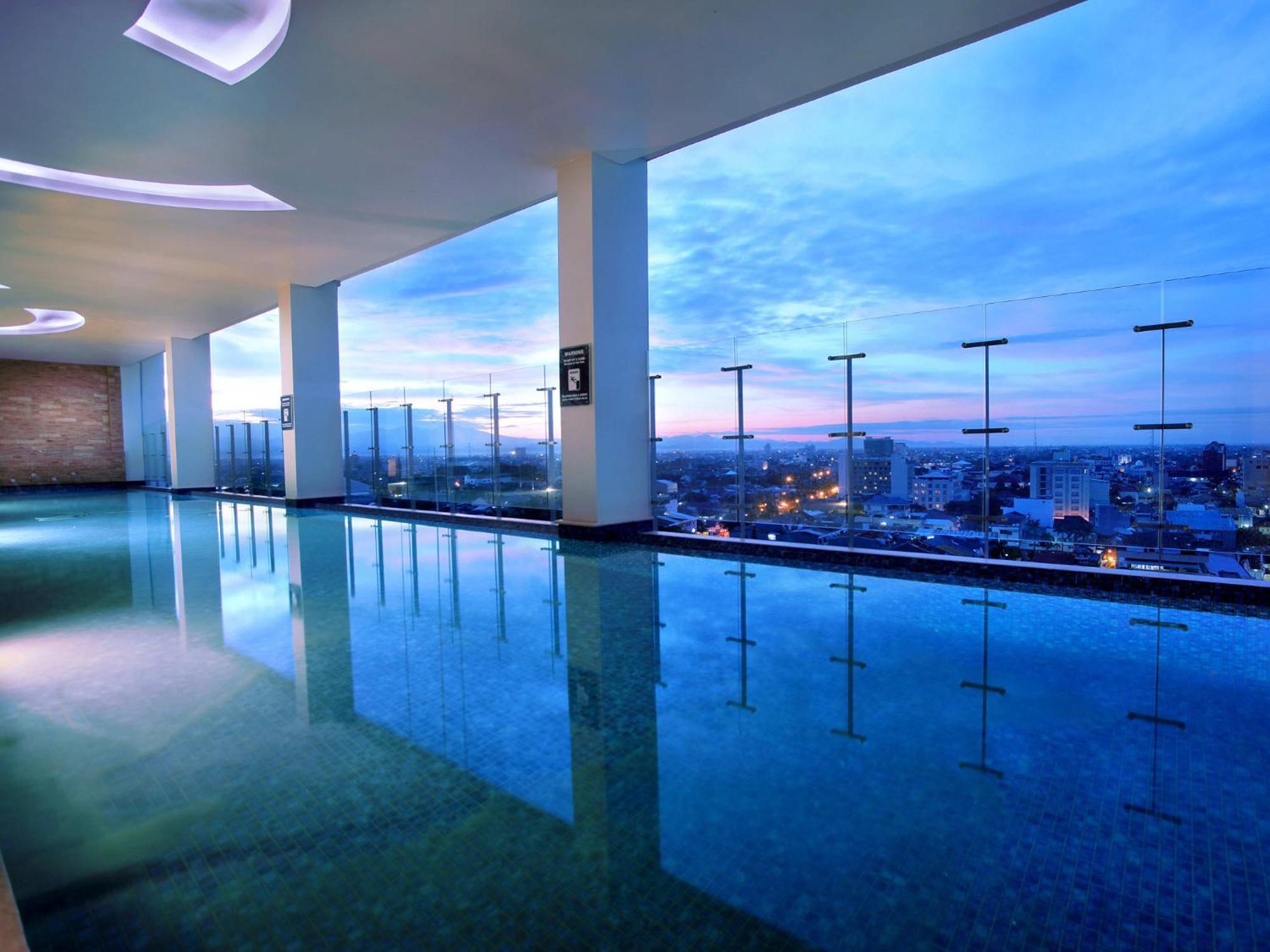 Aston Makassar Hotel & Convention Center Exterior photo