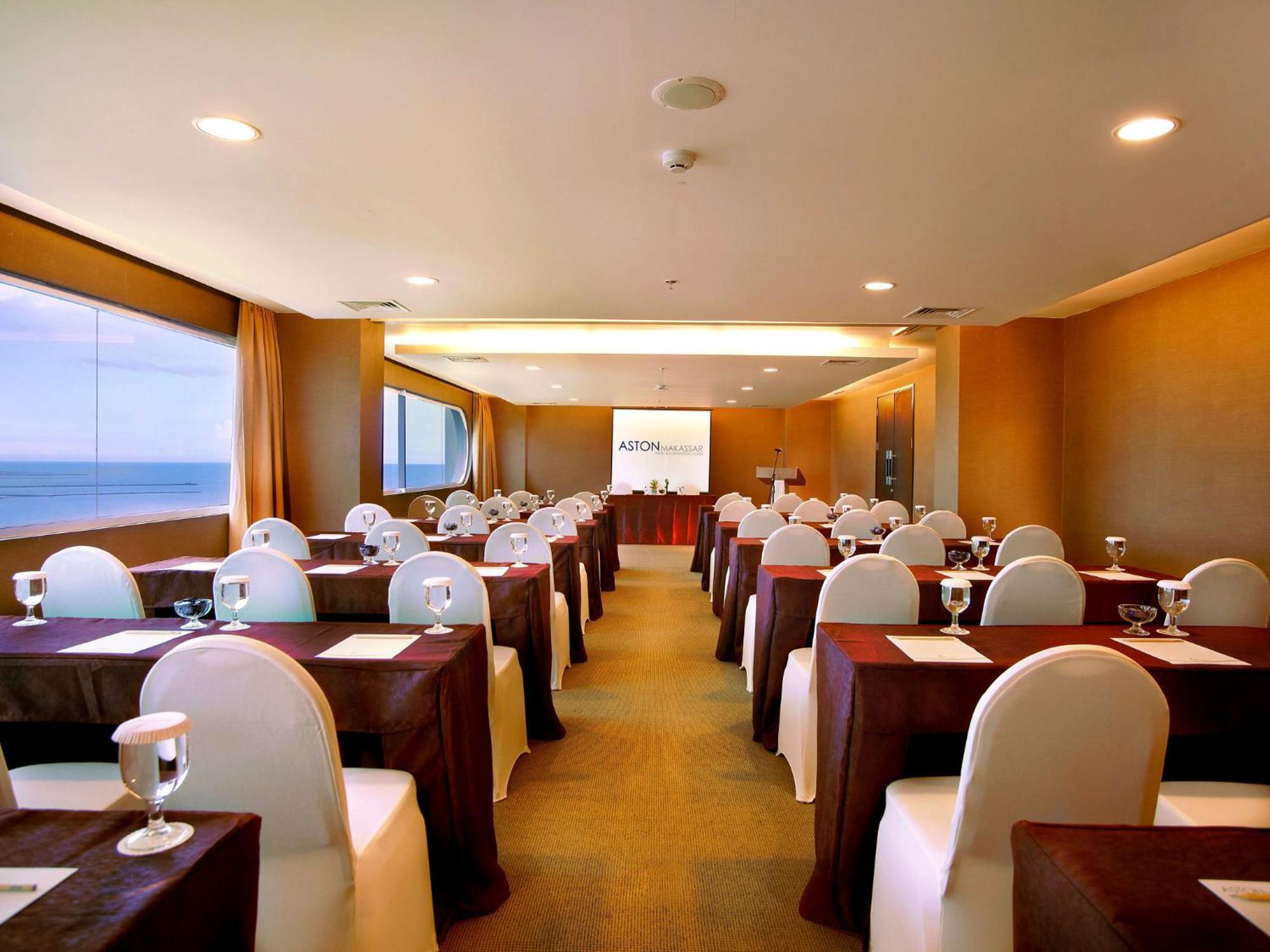 Aston Makassar Hotel & Convention Center Exterior photo