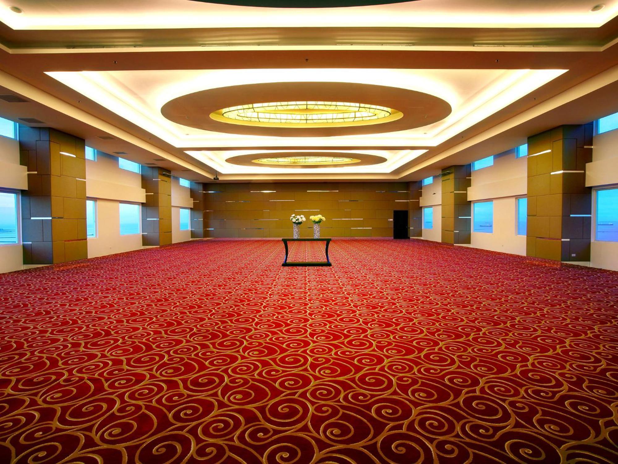 Aston Makassar Hotel & Convention Center Exterior photo