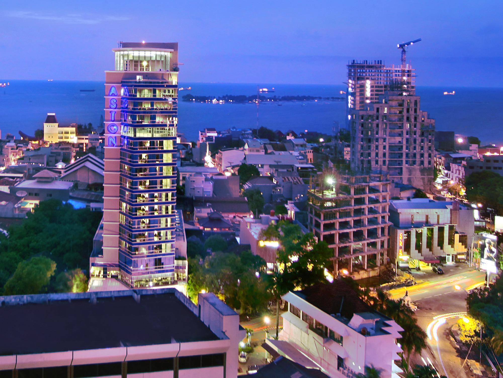 Aston Makassar Hotel & Convention Center Exterior photo