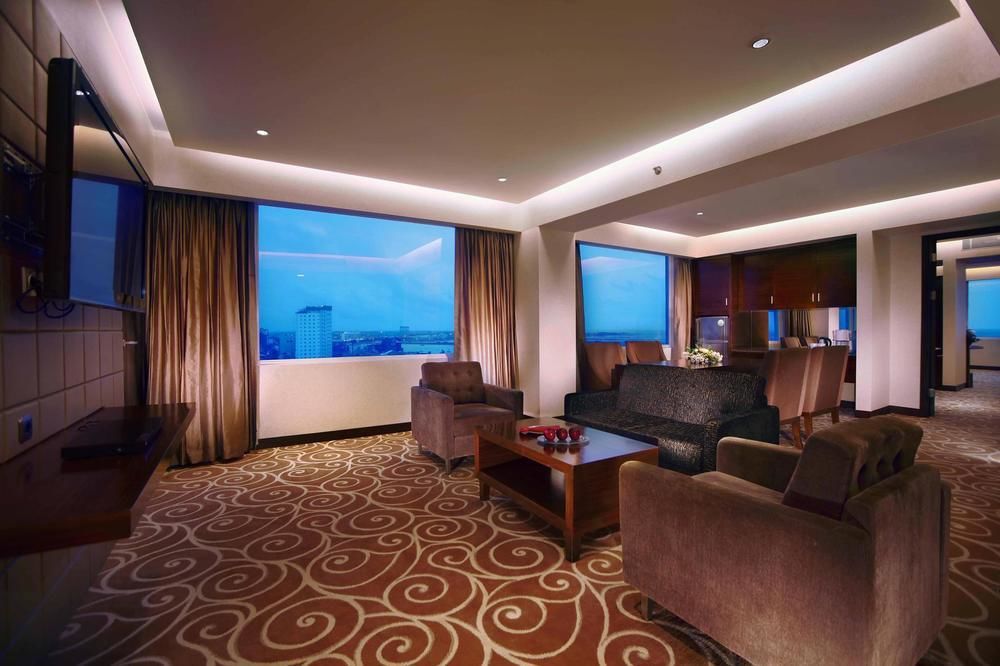 Aston Makassar Hotel & Convention Center Exterior photo