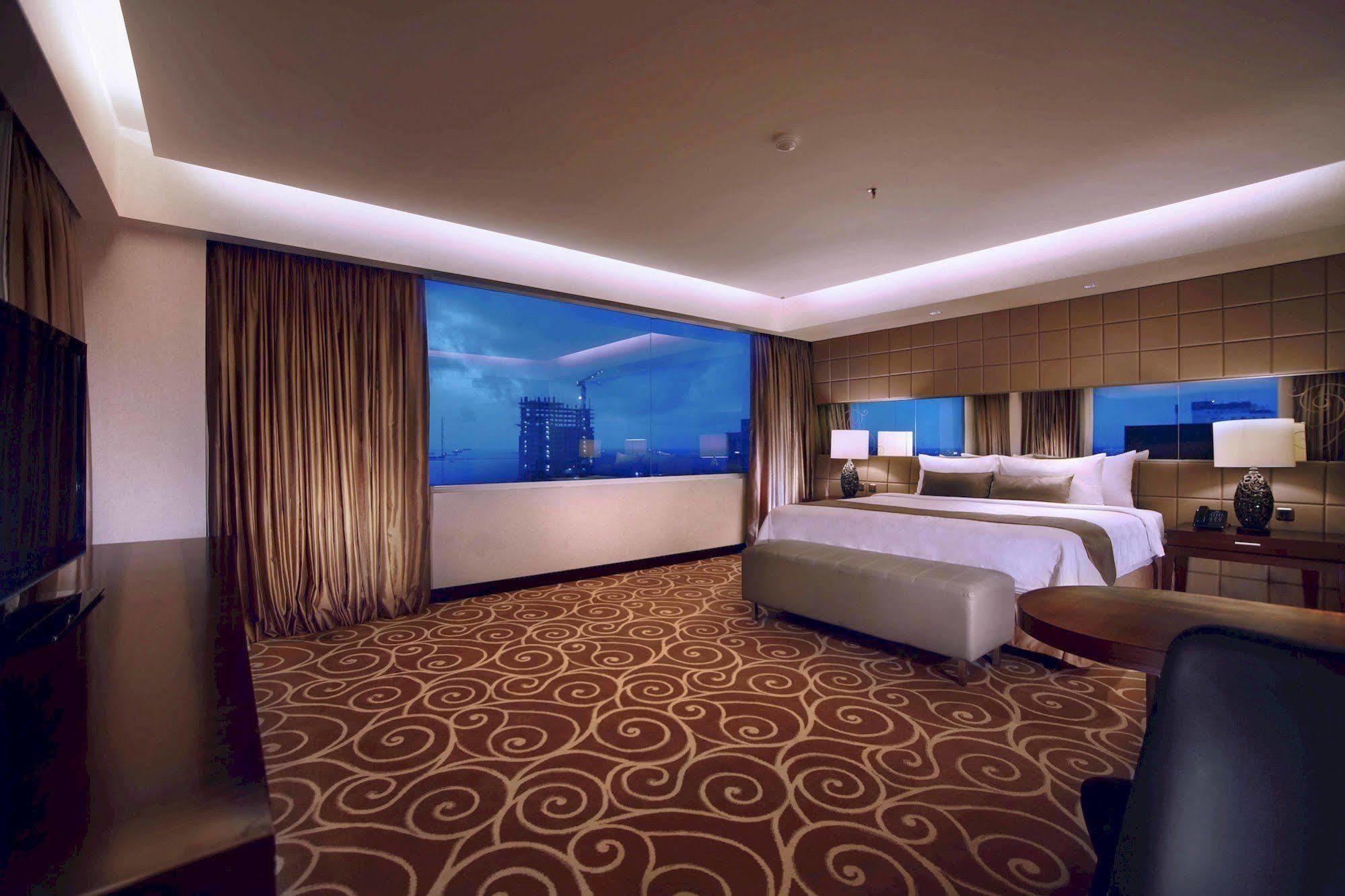 Aston Makassar Hotel & Convention Center Exterior photo