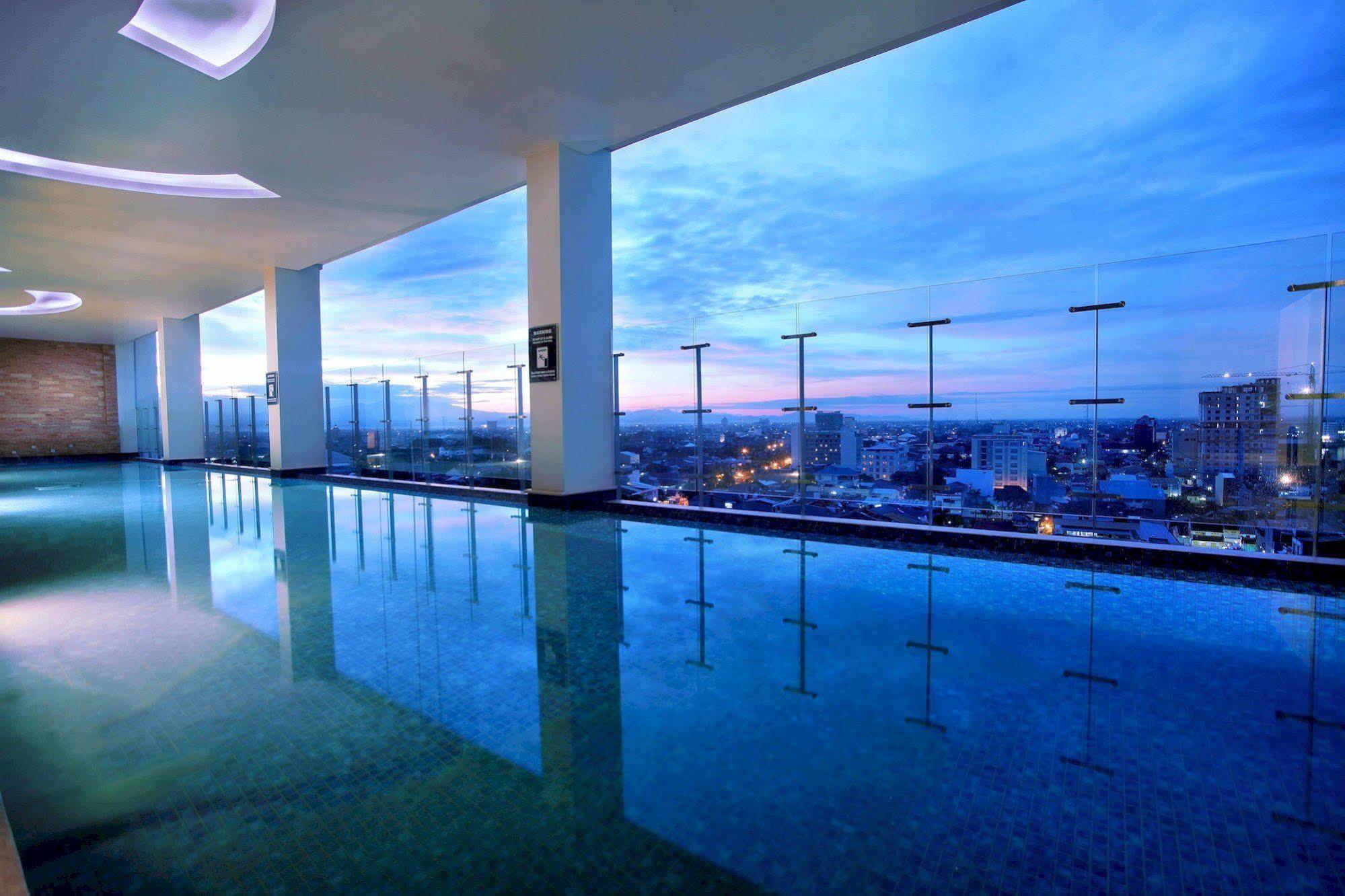 Aston Makassar Hotel & Convention Center Exterior photo