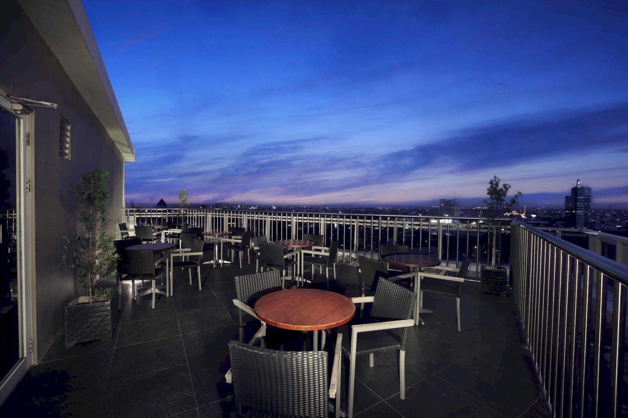 Aston Makassar Hotel & Convention Center Exterior photo